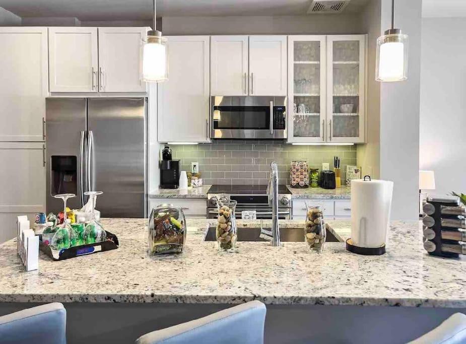 Modern Midtown Oasis Apartment *