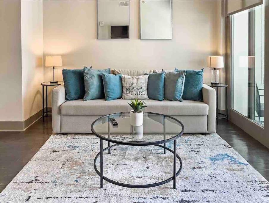 Modern Midtown Oasis Apartment *